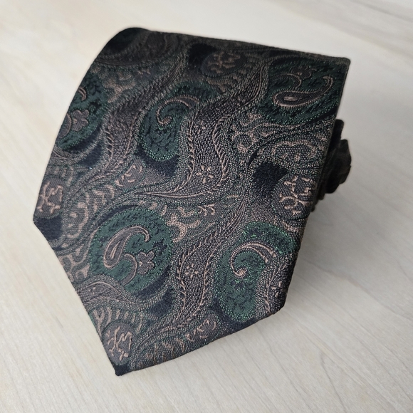 🇨🇵LANVIN Black and Green Paisley Tie - Picture 2 of 8